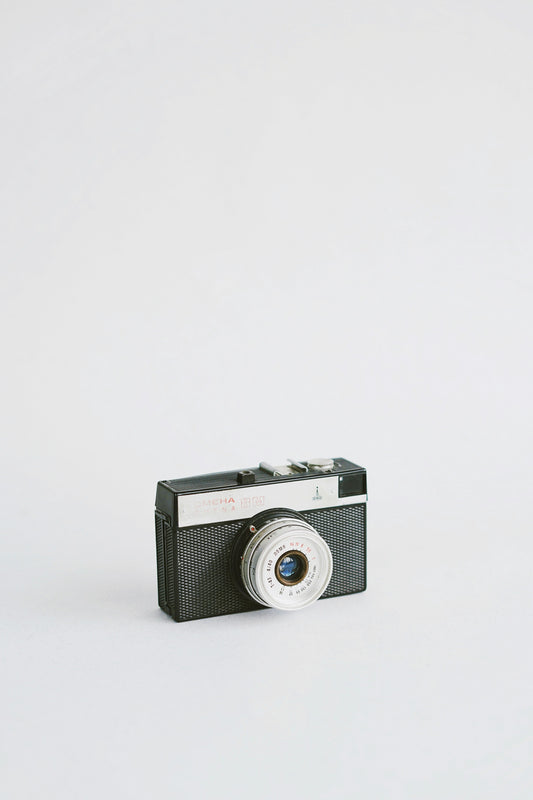 Digital Retro Cameras vs. Disposable Film Cameras: Which One is Right for You?